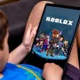nino-jugando-roblox.webp